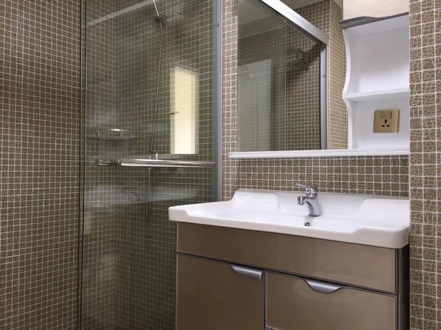Bathrooms-Master Bathroom