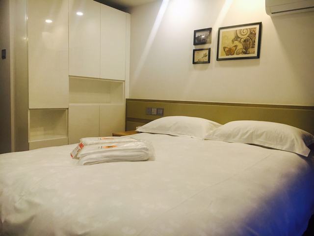 Bedrooms-Master Bedroom