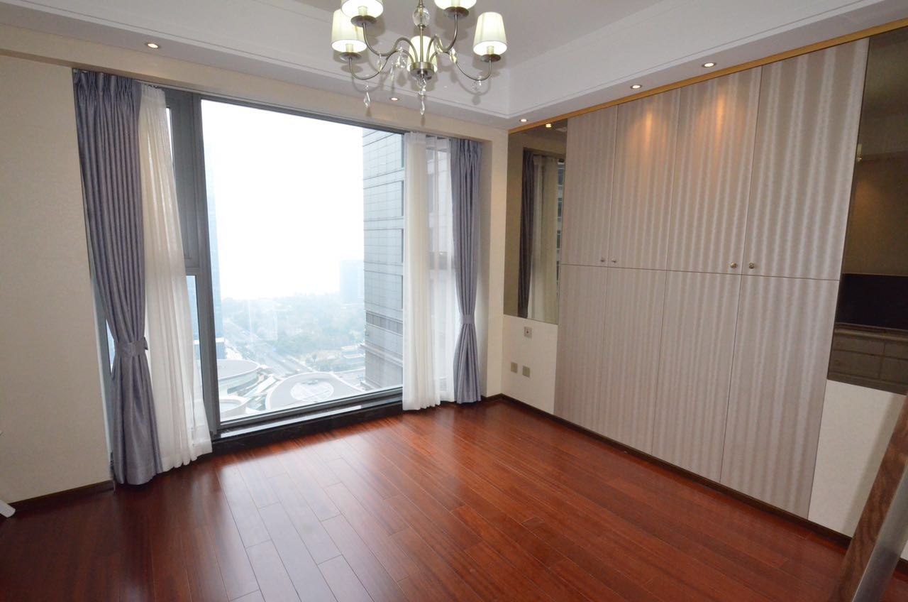 Bedrooms-Master Bedroom