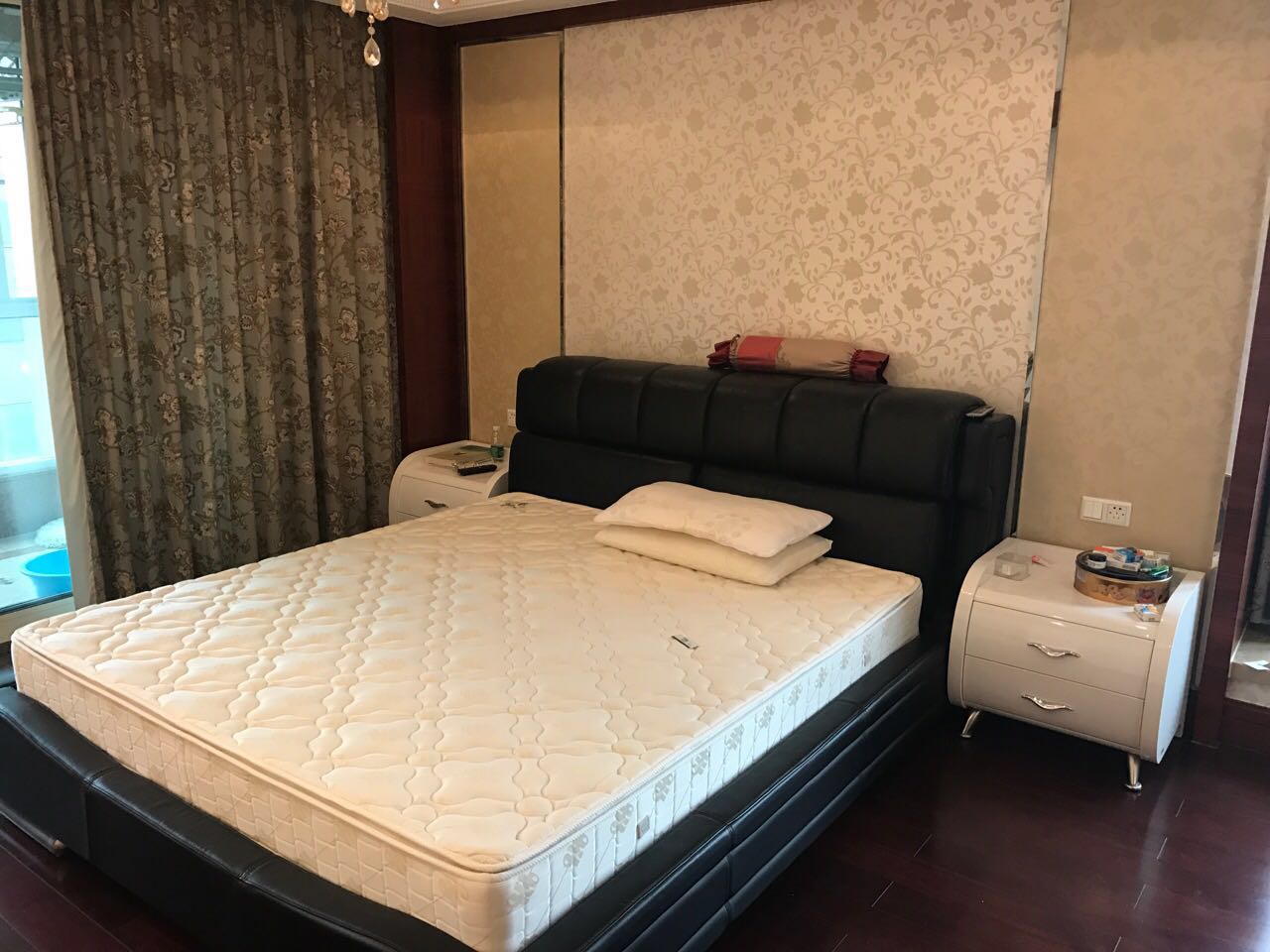 Bedrooms-Master Bedroom