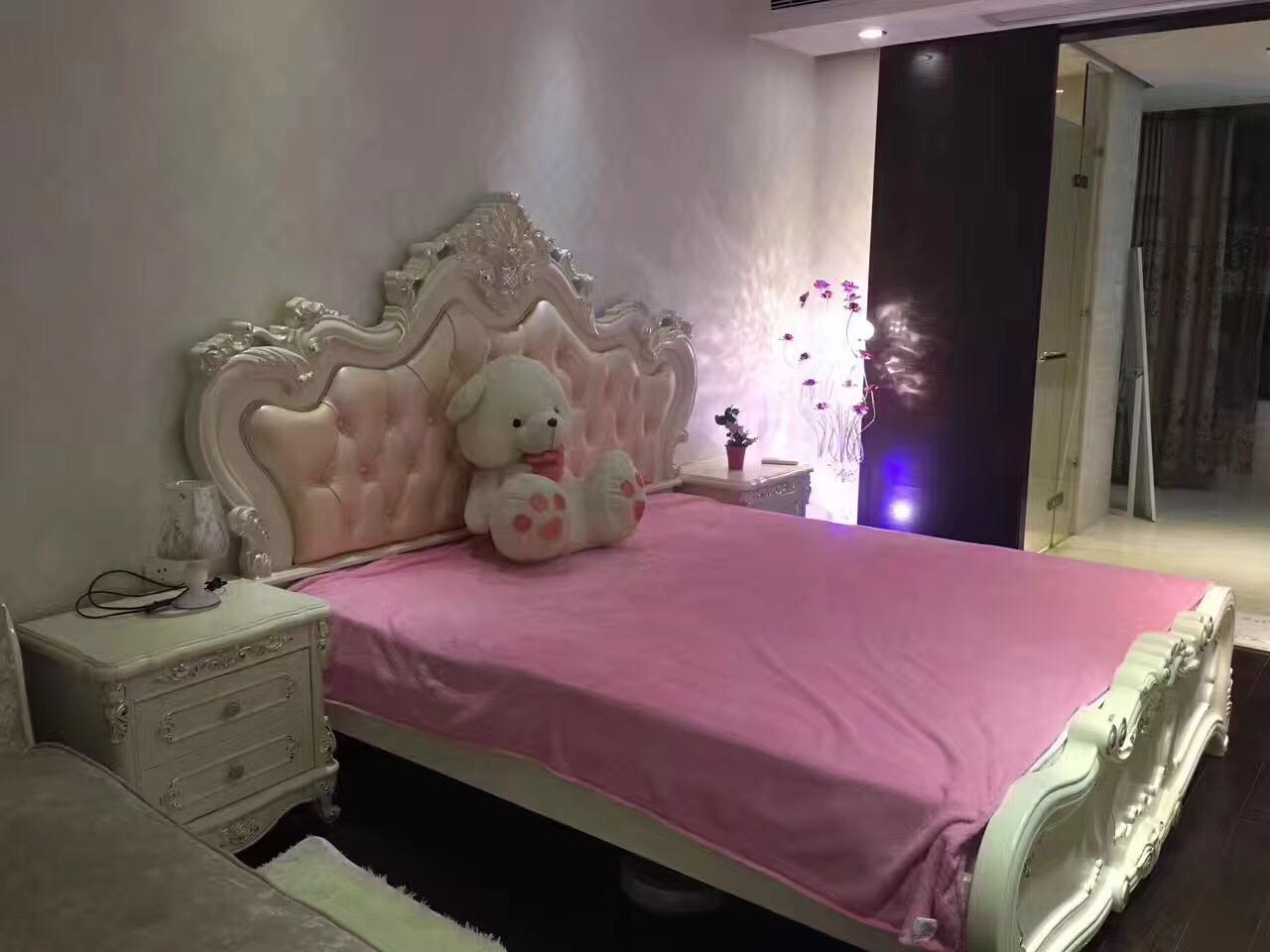 Bedrooms-Master Bedroom