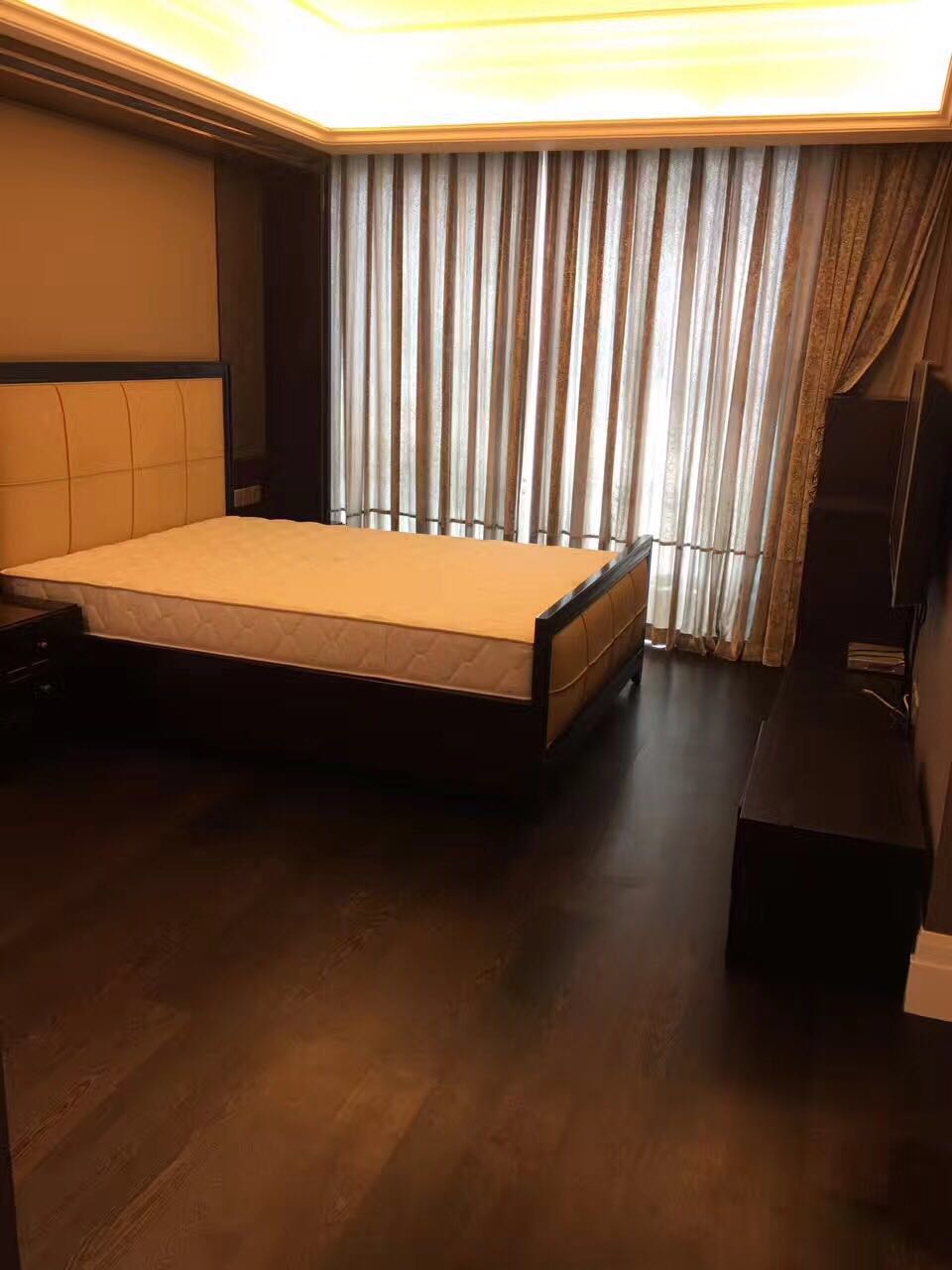 Bedrooms-Master Bedroom
