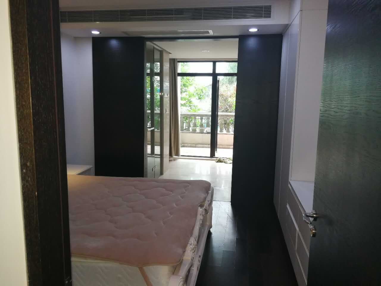Bedrooms-Master Bedroom