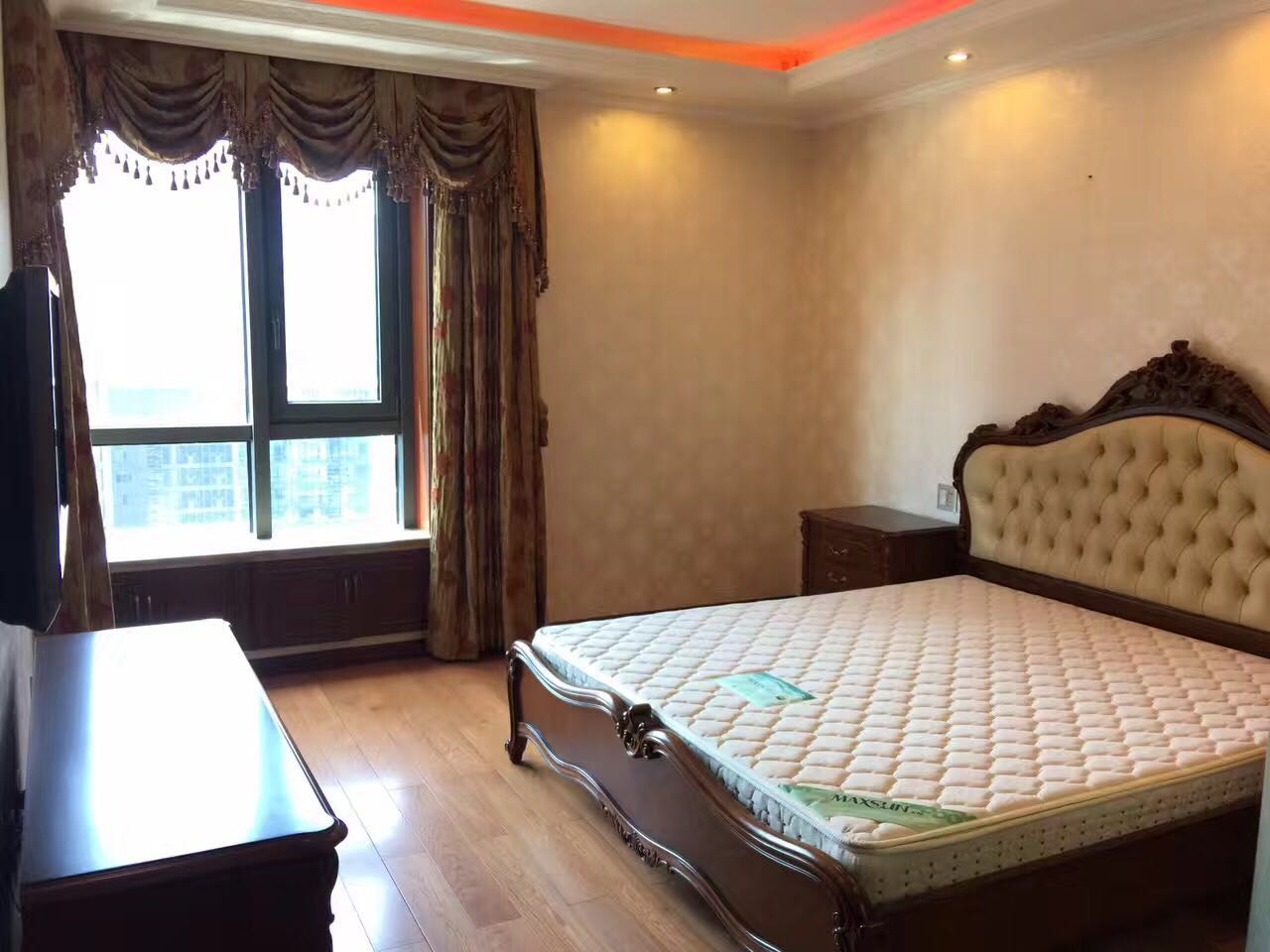 Bedrooms-Master Bedroom