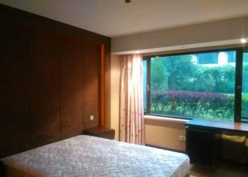 Bedrooms-Master Bedroom