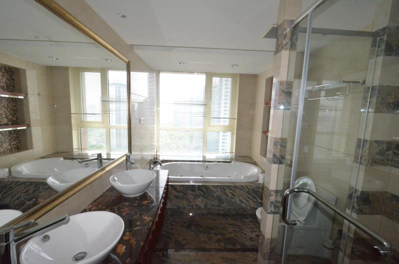 Bathrooms-Master Bathroom