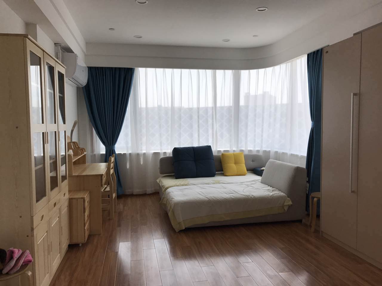 Bedrooms-Master Bedroom