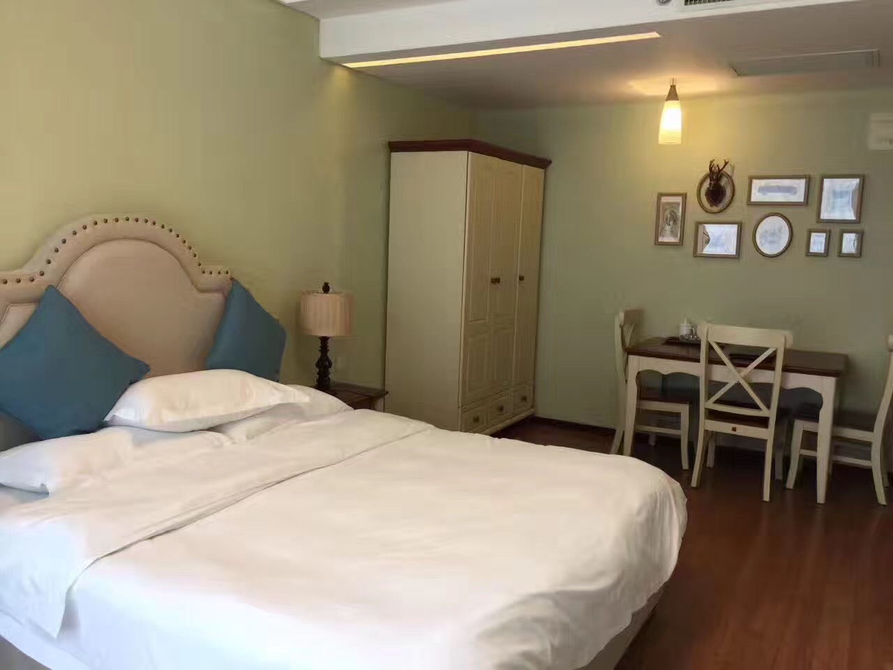 Bedrooms-Master Bedroom