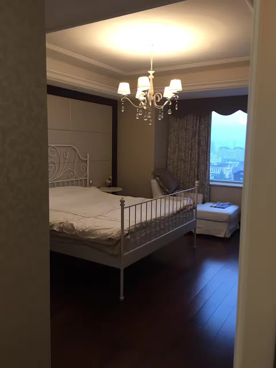 Bedrooms-Master Bedroom