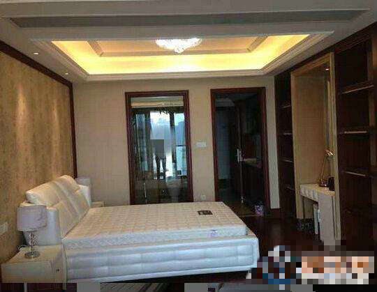 Bedrooms-Master Bedroom