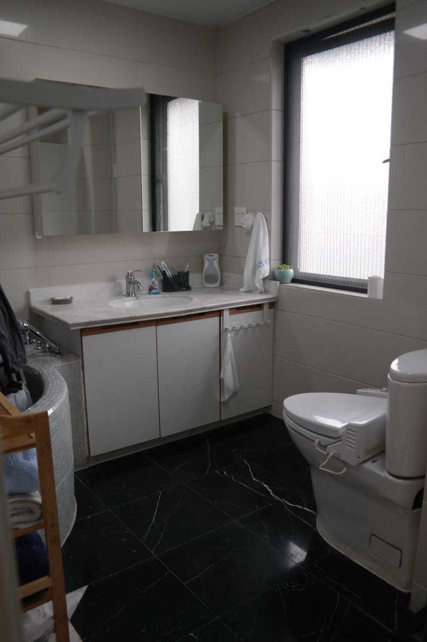 Bathrooms-Master Bathroom
