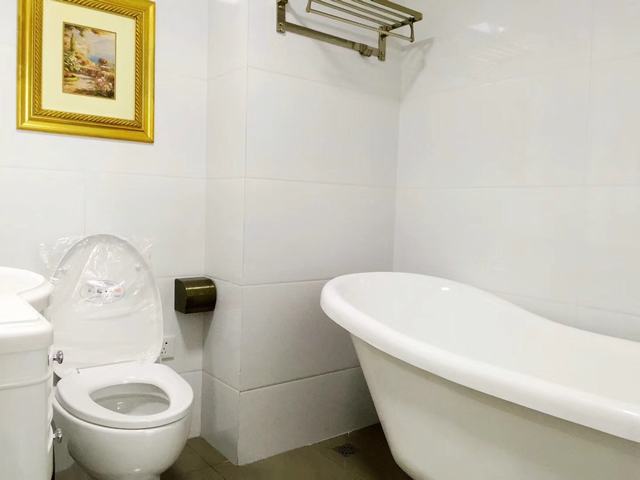 Bathrooms-Master Bathroom