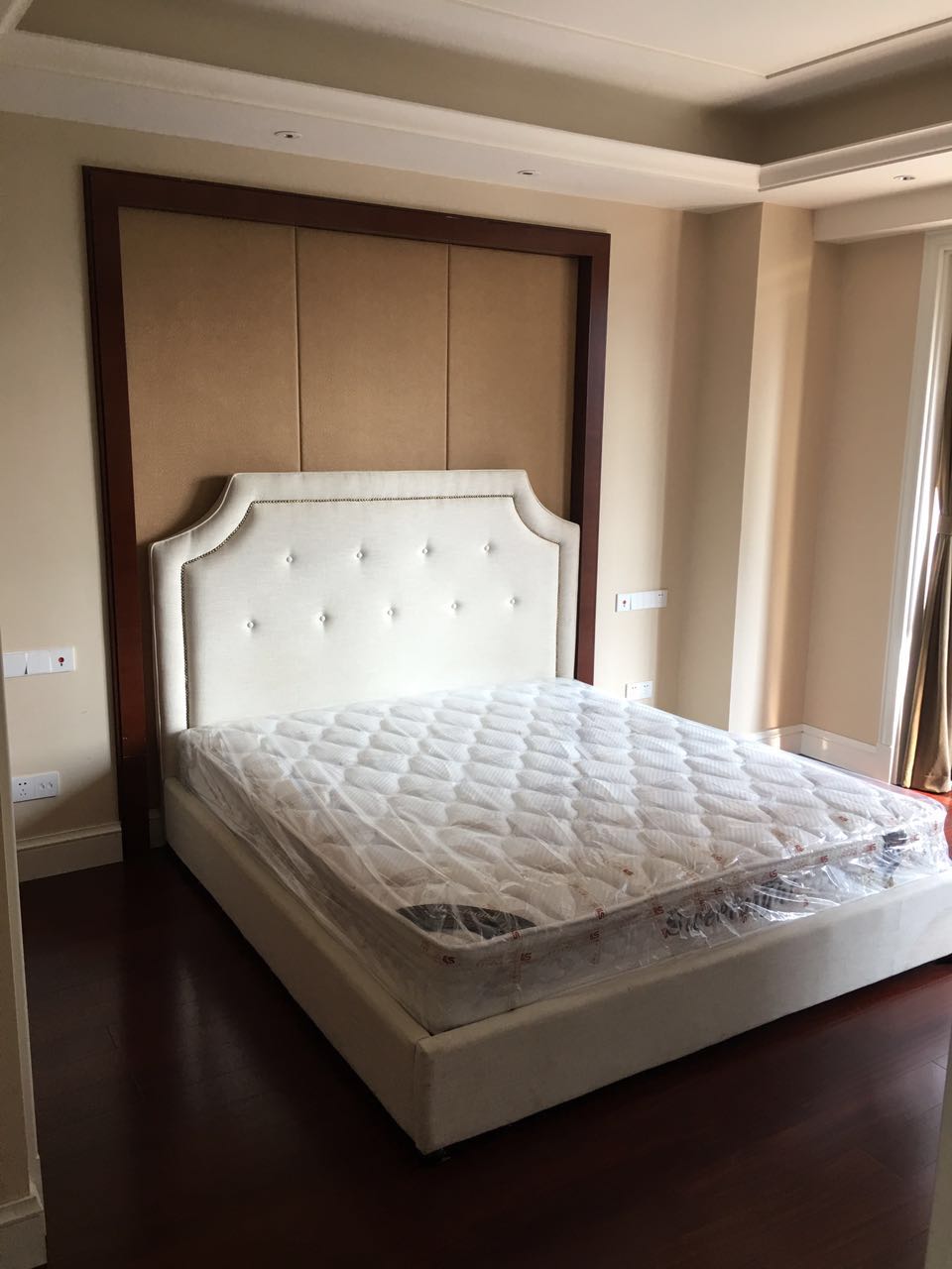 Bedrooms-Master Bedroom