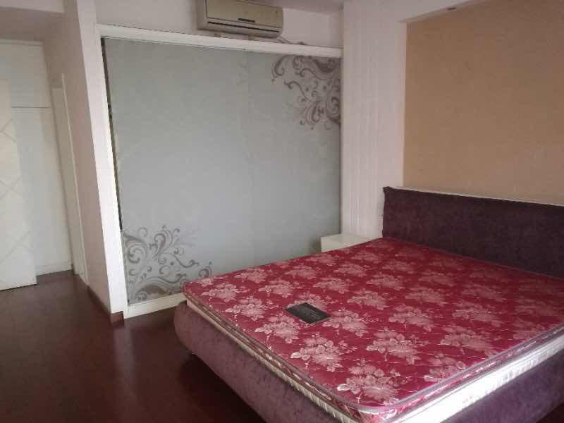 Bedrooms-Master Bedroom