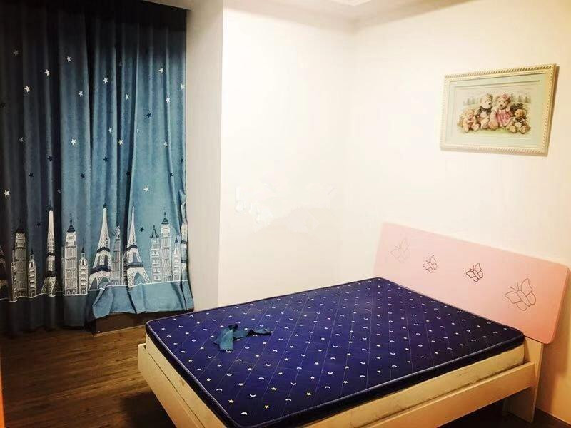 Bedrooms-2nd Bedroom