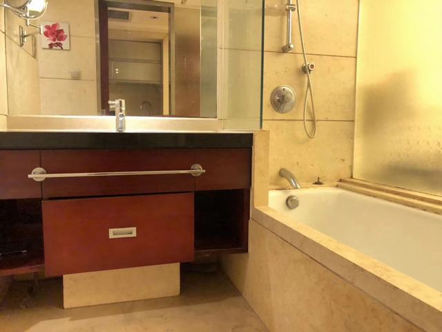 Bathrooms-Master Bathroom
