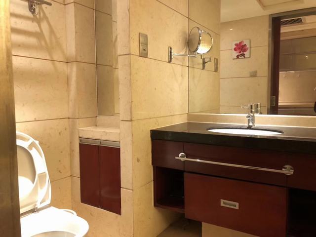 Bathrooms-Master Bathroom