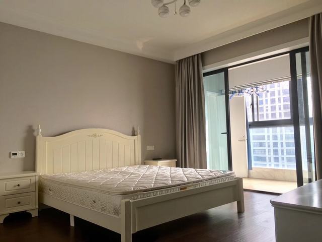 Bedrooms-Master Bedroom