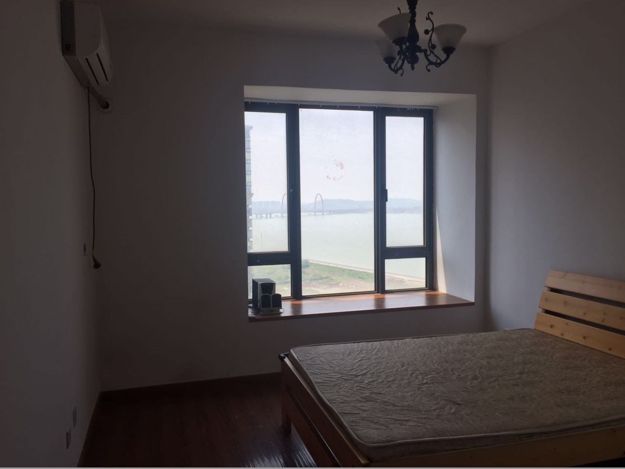 Bedrooms-Master Bedroom