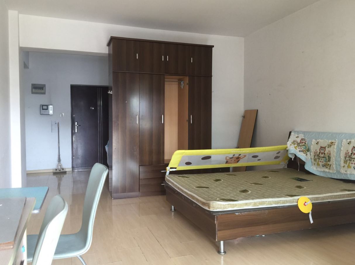 Bedrooms-Master Bedroom