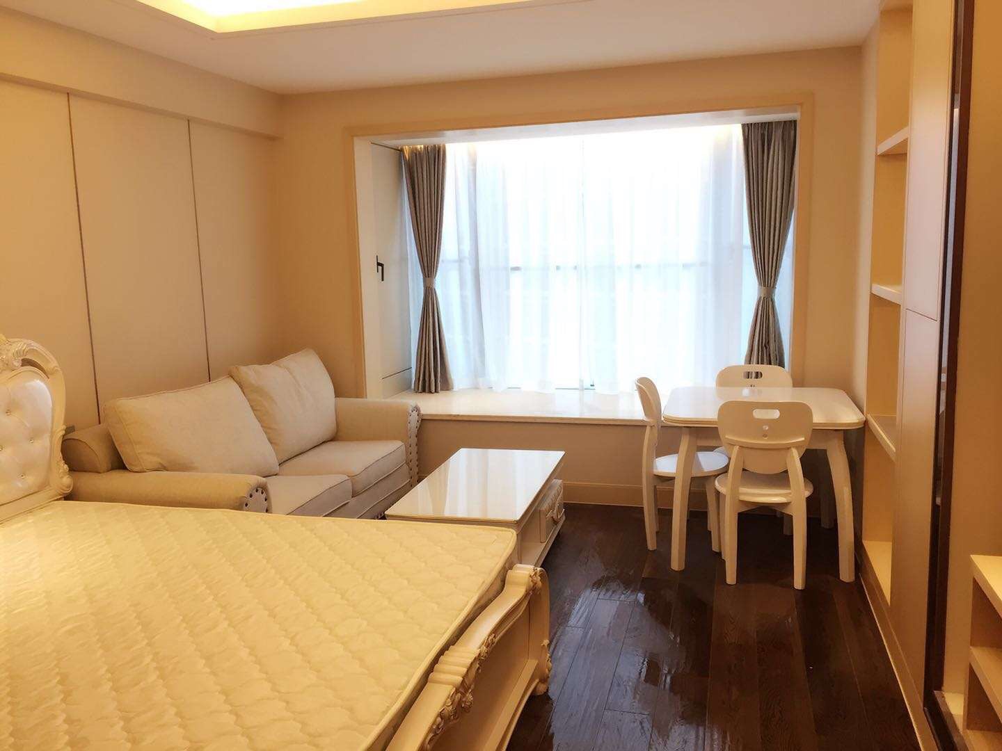 Bedrooms-Master Bedroom