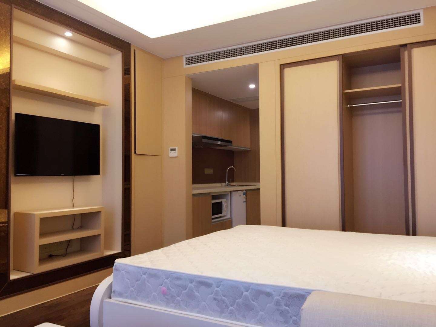 Bedrooms-Master Bedroom