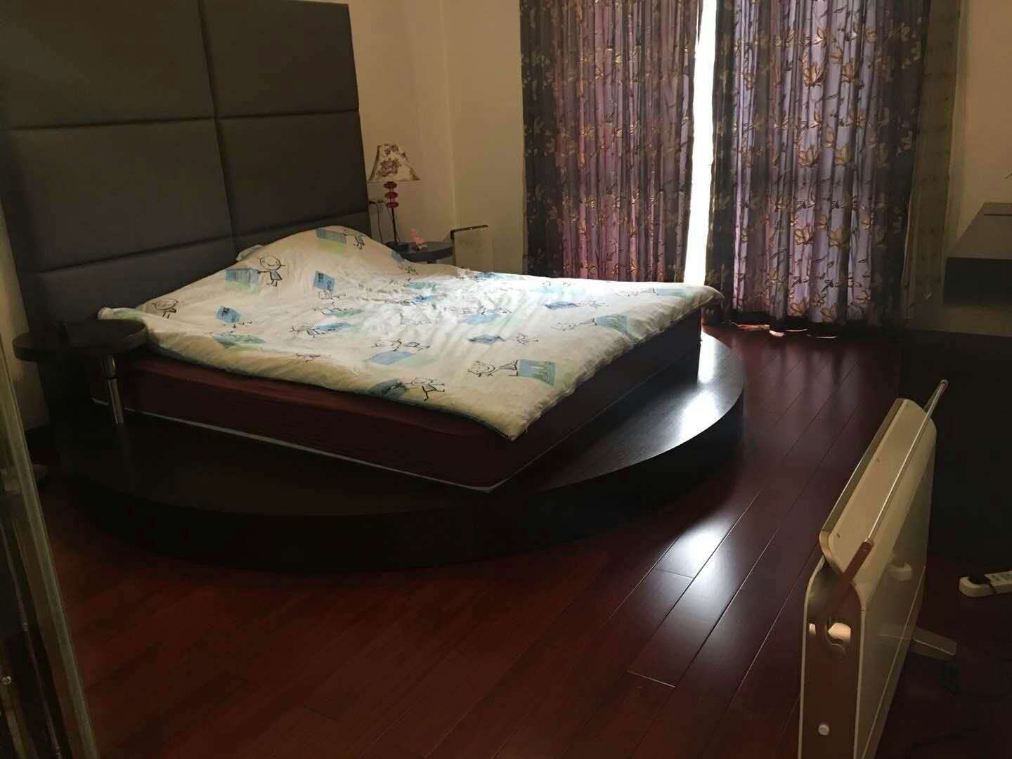 Bedrooms-Master Bedroom
