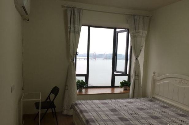 Bedrooms-Master Bedroom