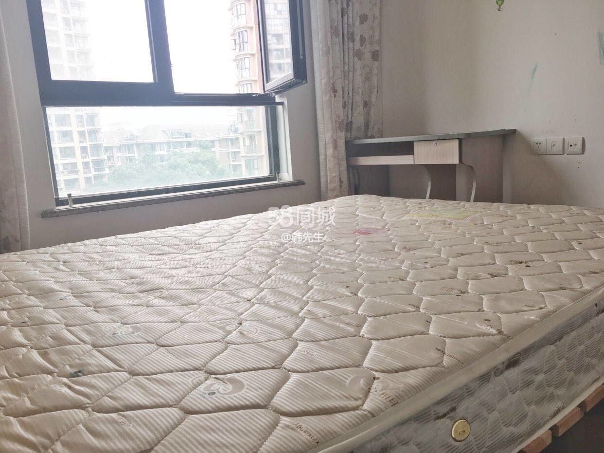 Bedrooms-Master Bedroom