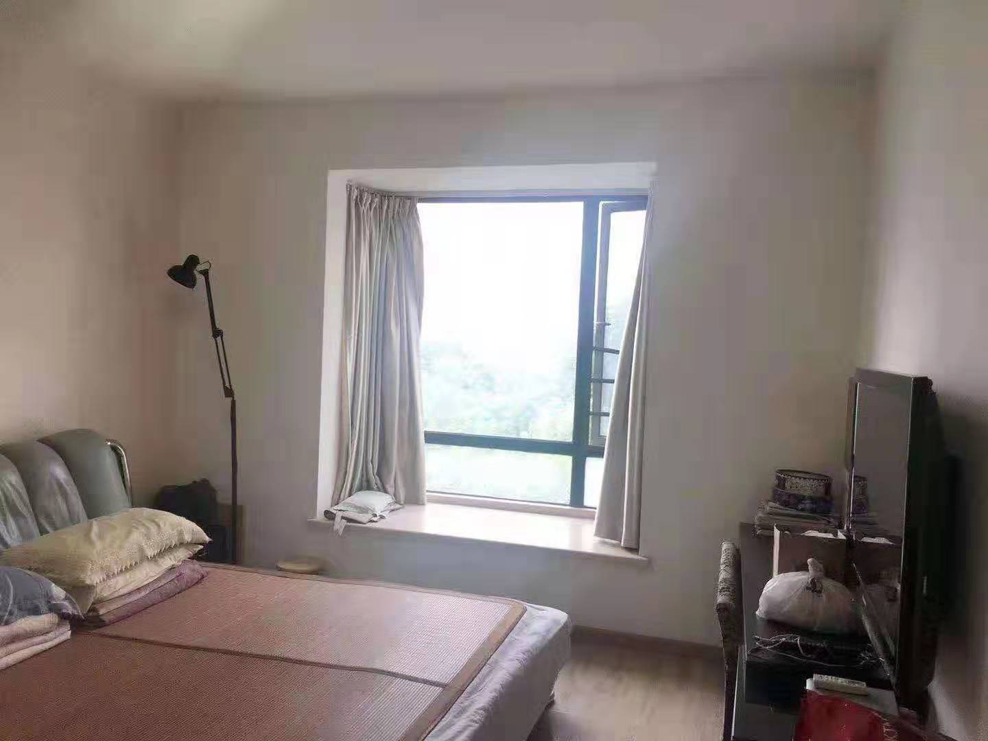 Bedrooms-Master Bedroom