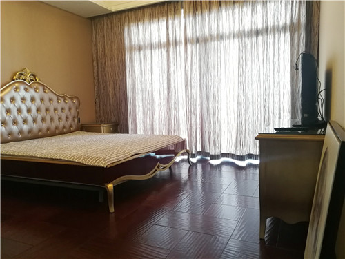 Bedrooms-Master Bedroom