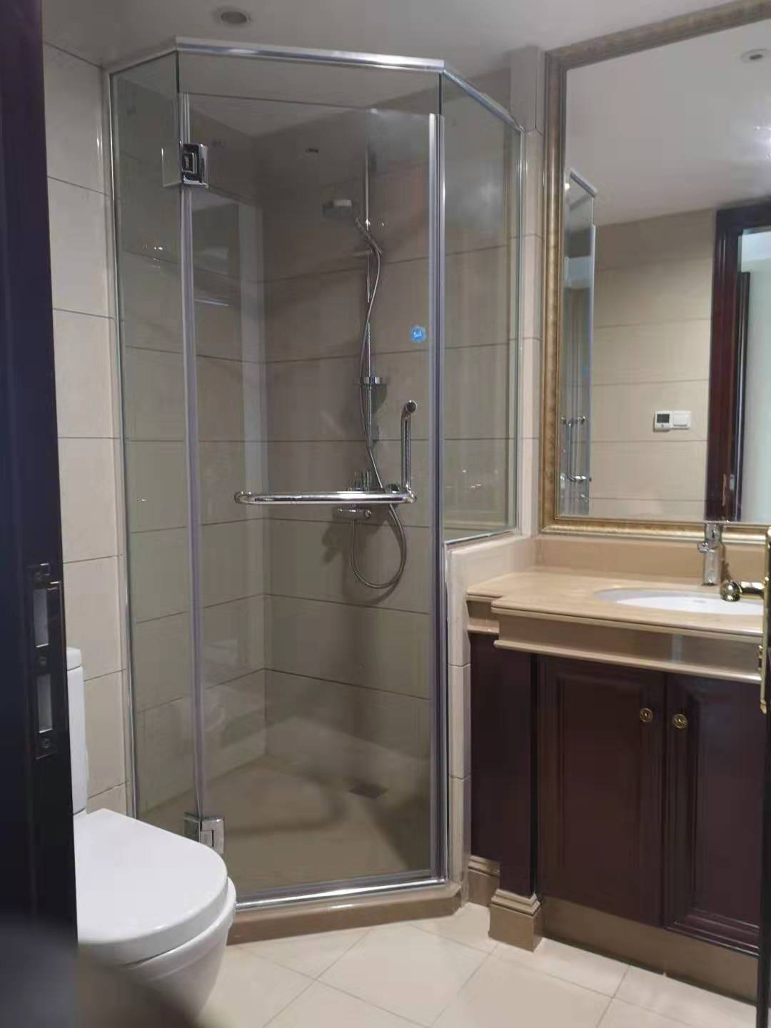 Bathrooms-Master Bathroom