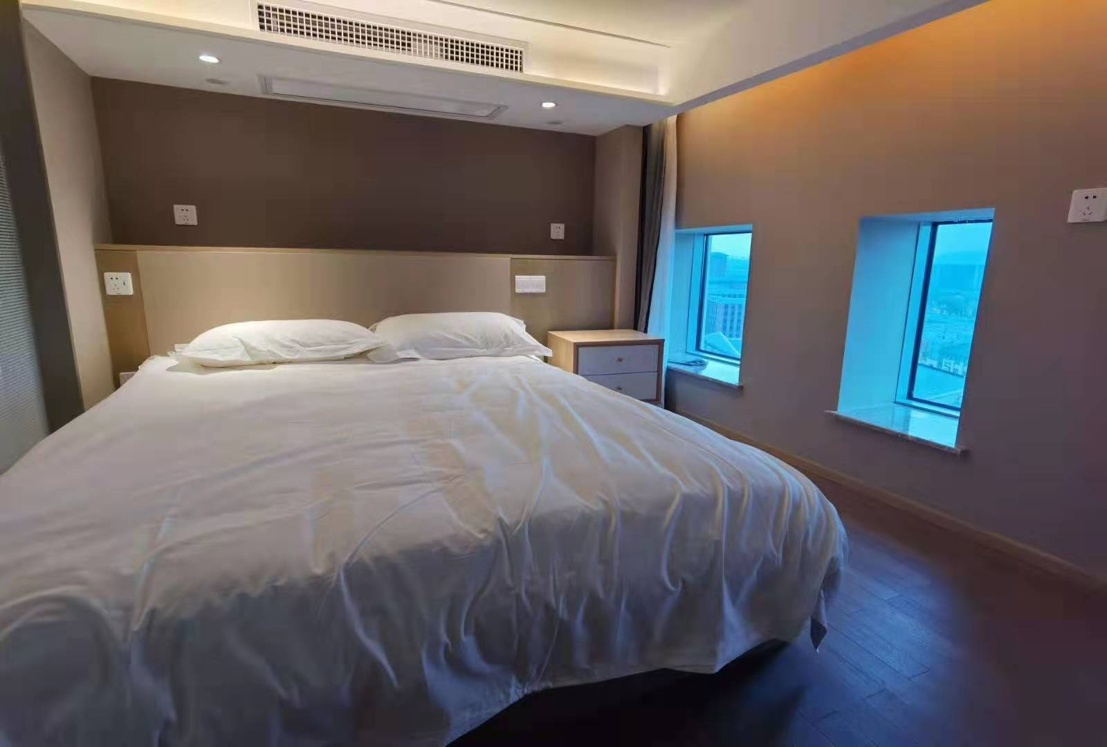Bedrooms-Master Bedroom