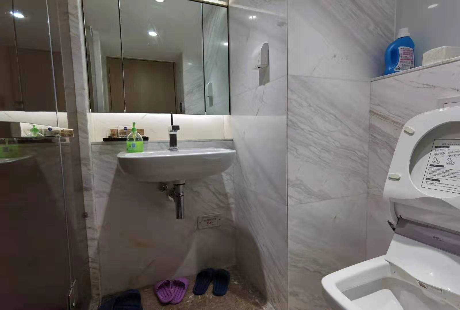 Bathrooms-Master Bathroom