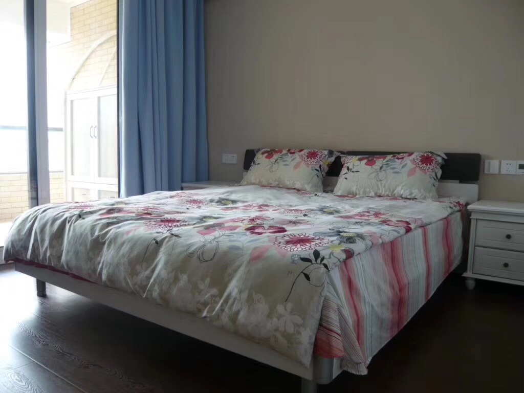 Bedrooms-Master Bedroom