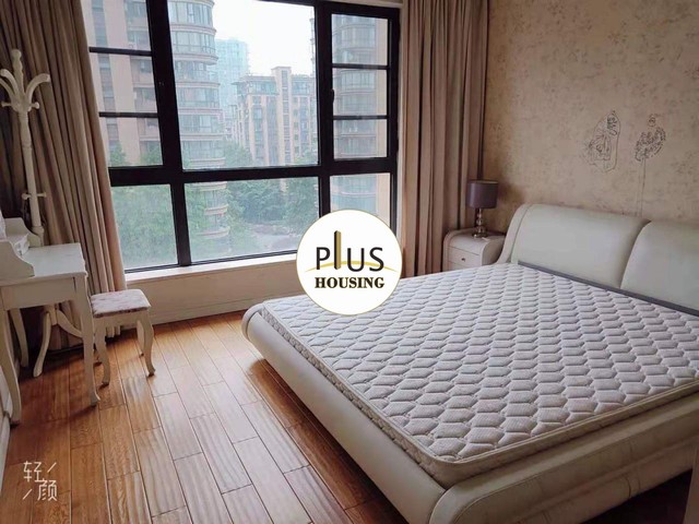 Bedrooms-Master Bedroom