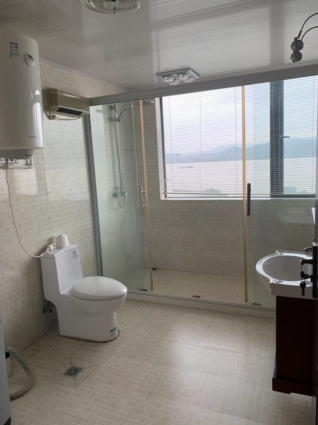 Bathrooms-Master Bathroom