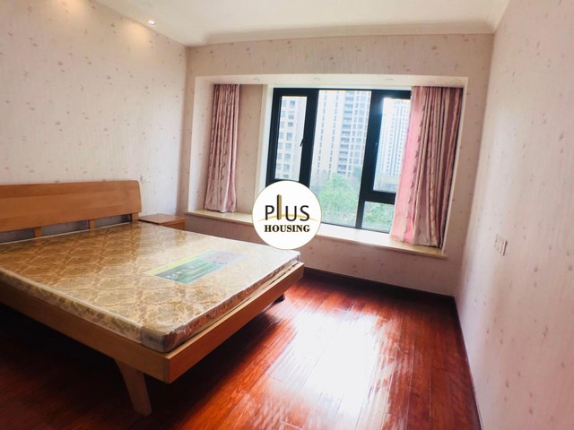 Bedrooms-Master Bedroom