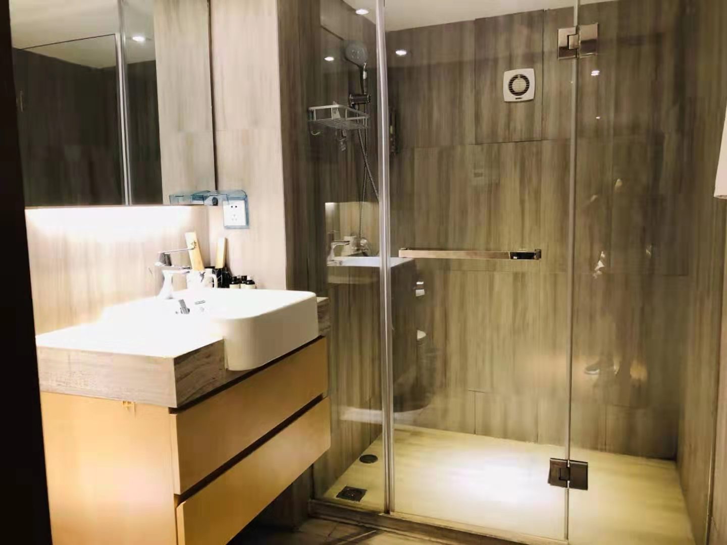 Bathrooms-Master Bathroom