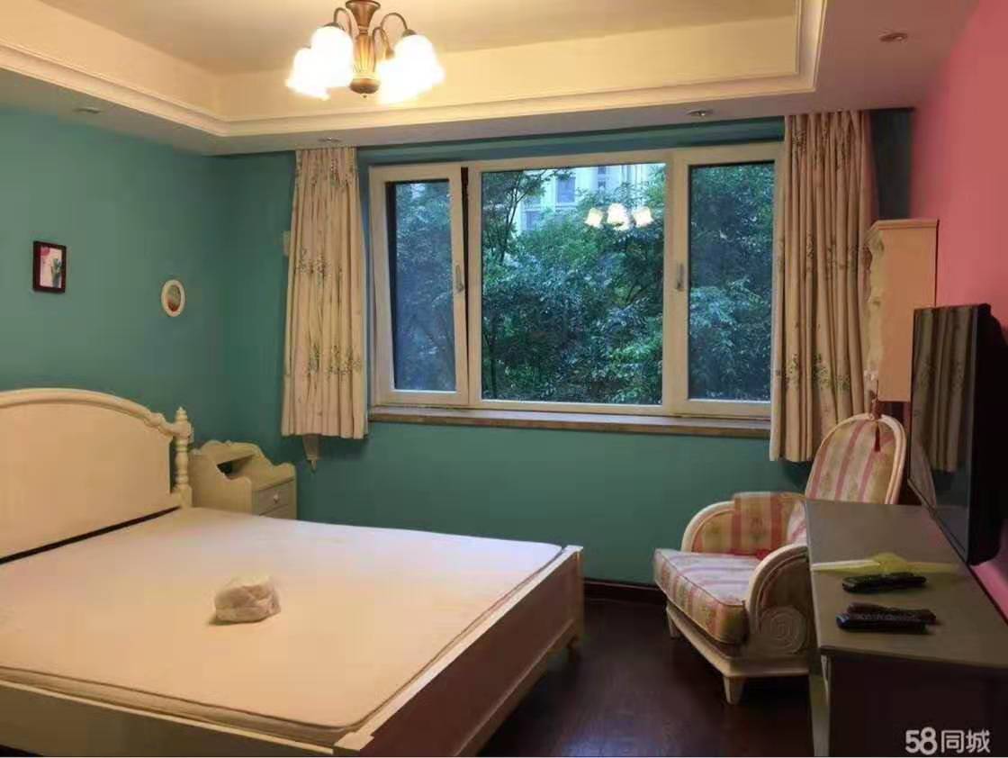 Bedrooms-Master Bedroom