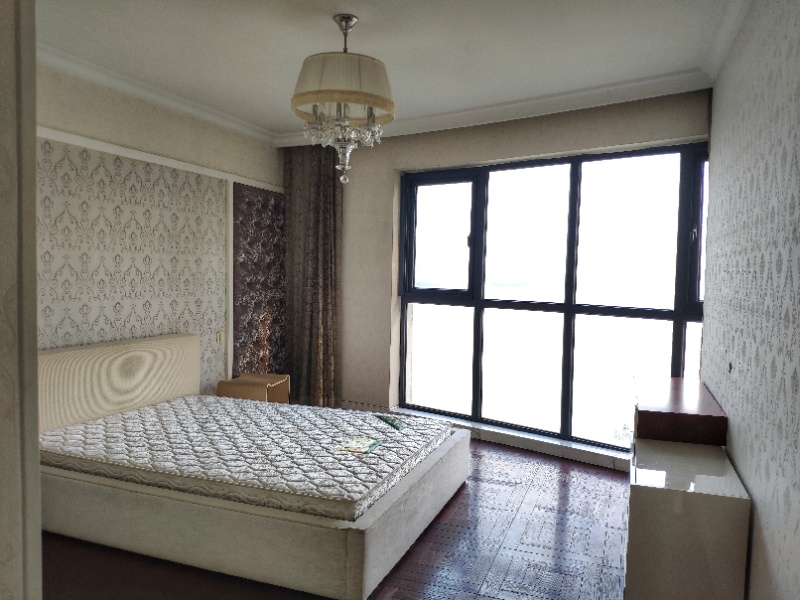 Bedrooms-Master Bedroom