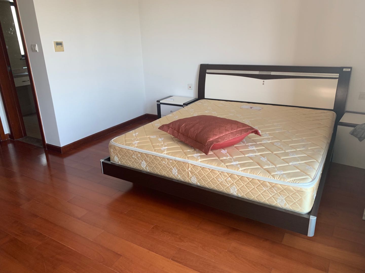 Bedrooms-Master Bedroom