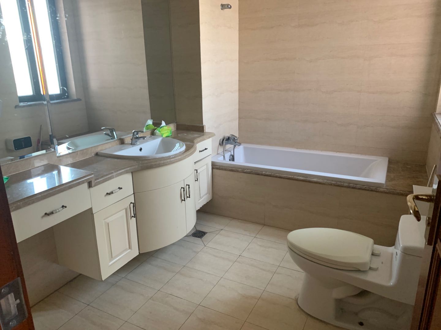 Bathrooms-Master Bathroom