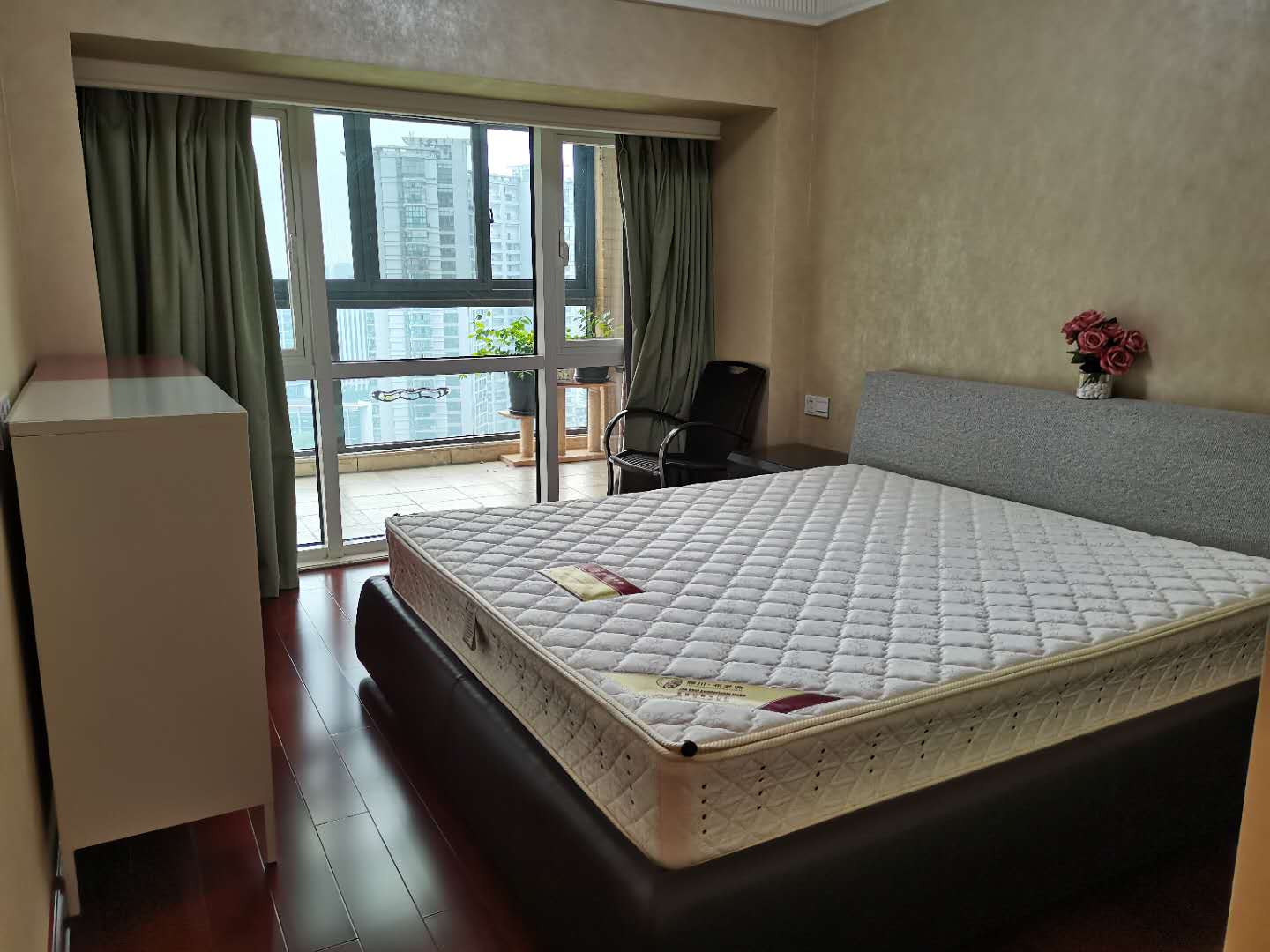 Bedrooms-Master Bedroom
