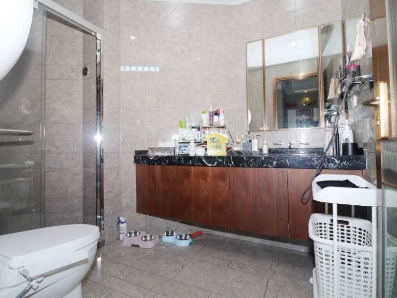 Bathrooms-Master Bathroom
