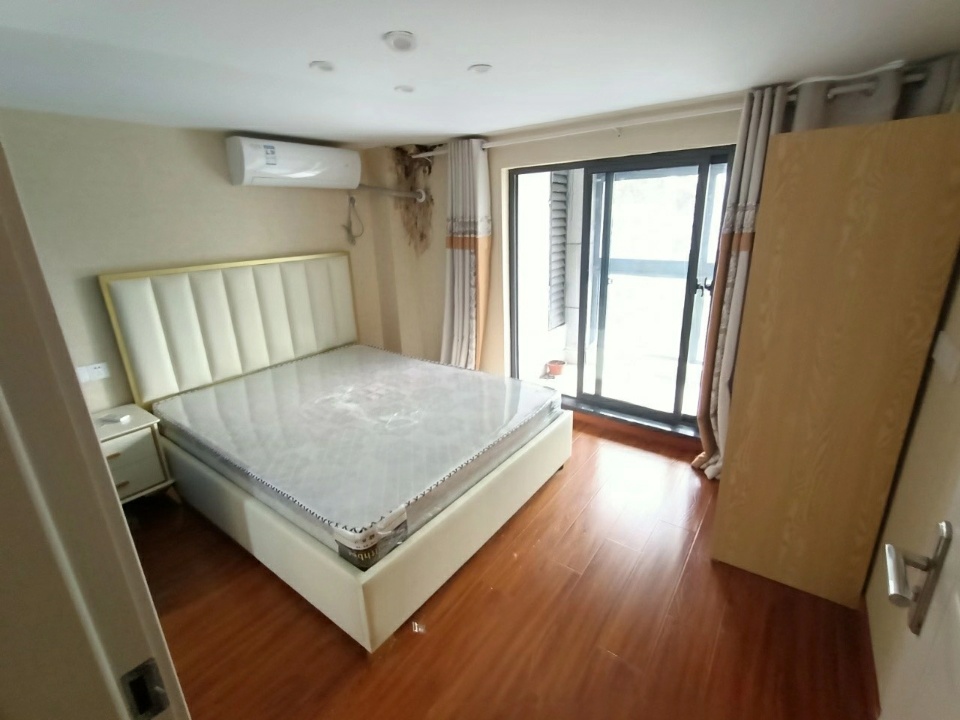 Bedrooms-Master Bedroom